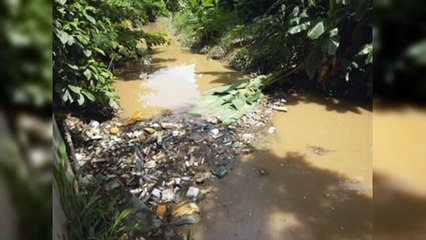 Vecinos protestan en Quita Sueño por solución de inundaciones