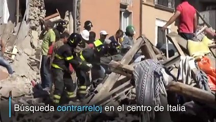Búsqueda contrarreloj de sobrevivientes de sismo en Italia