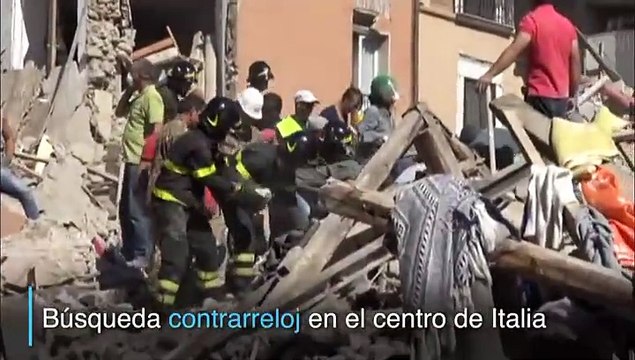Búsqueda contrarreloj de sobrevivientes de sismo en Italia
