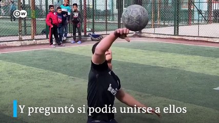 Él juega al fútbol… sin piernas