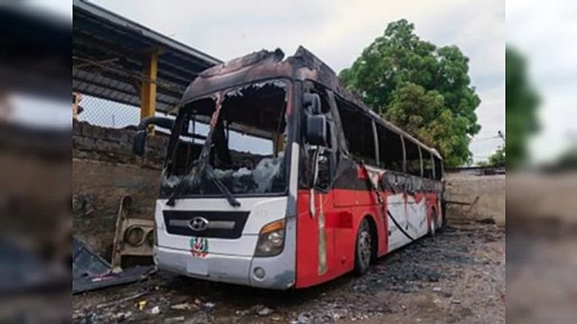 Bomberos apagan autobús que se incendió en Los Ríos
