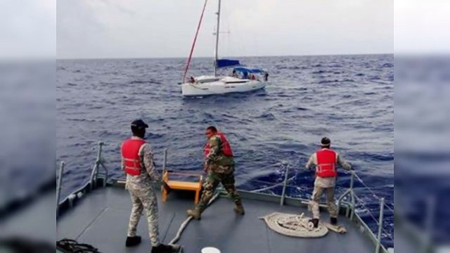 Armada rescata a cuatro turistas varados en Cabo Engaño