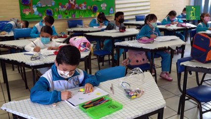 Con "emoción y nervios", estudiantes mexicanos vuelven a las aulas