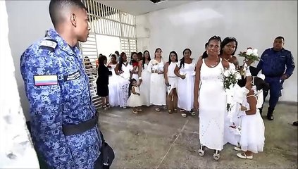Se casan 17 presos en boda colectiva en cárcel de Colombia