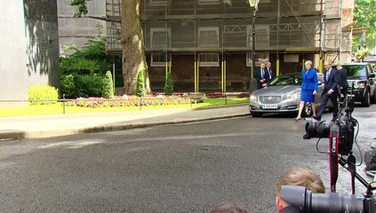 May ignora llamados a renuncia y formará nuevo gobierno