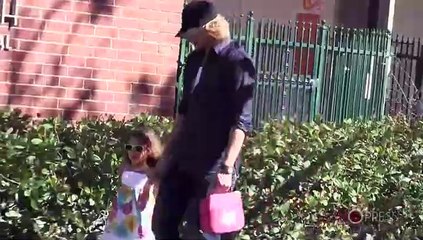 Charlize Theron sale con el ex de Halle Berry