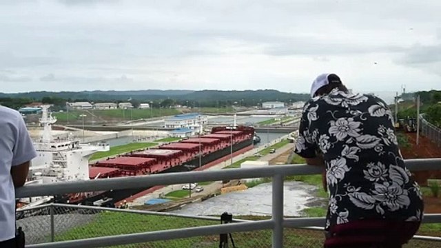 Panamá prueba su canal ampliado con grandes buques
