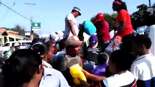 Ganaderos regalan miles de litros de leche en Hato Mayor