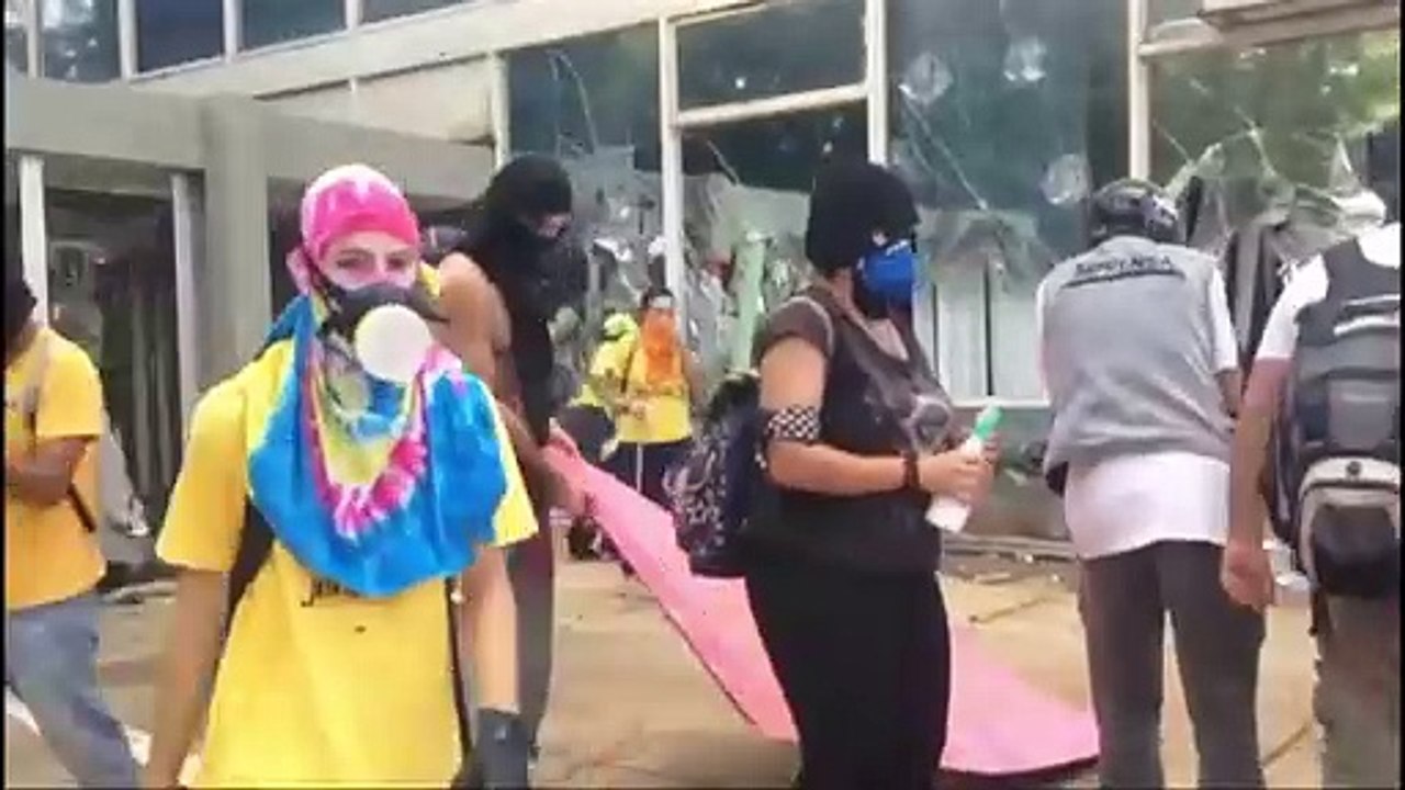 Manifestantes invaden edificios públicos en Brasil