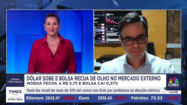 Dólar fecha semana em alta, enquanto Ibovespa B3 em queda; estrategista-chefe da Monte Bravo comenta
