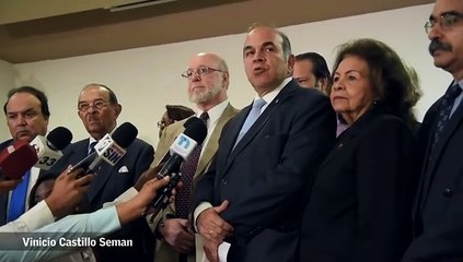 Vinicio Castillo Seman entrega documento a cultura