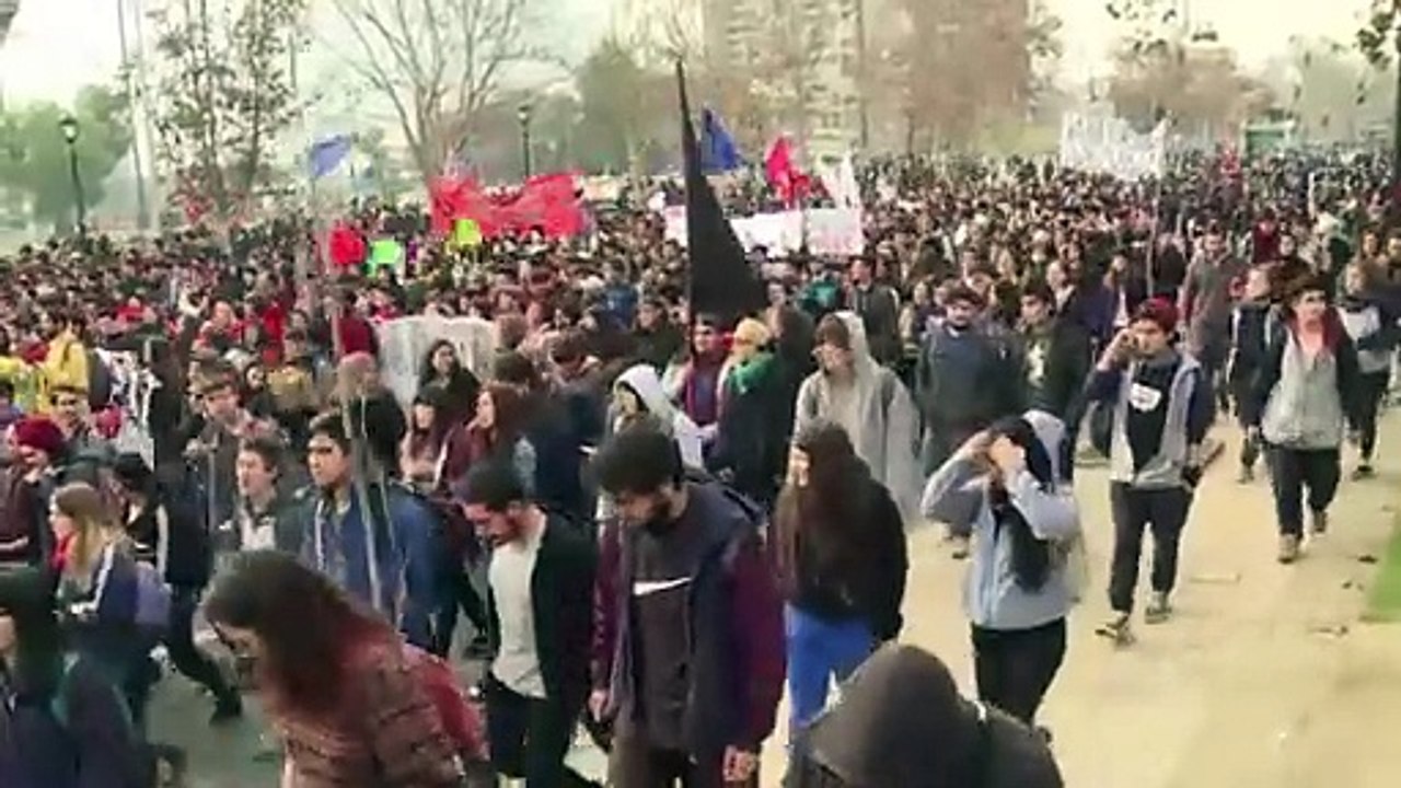 Estudiantes chilenos exigen reforma educativa transformadora