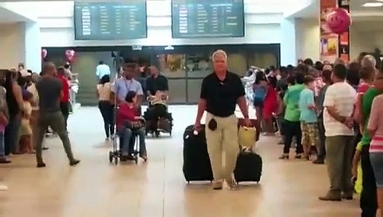 Dominicanos y extranjeros abarrotan el AILA por festividades