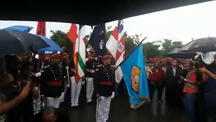 Militares rinden honras al féretro de Juan de los Santos