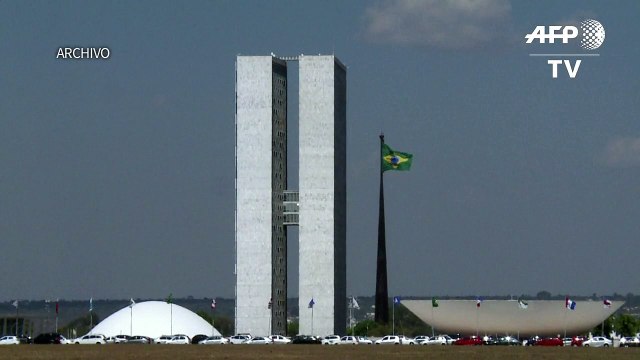 Arrestan a senador brasileño por escándalo de Petrobras