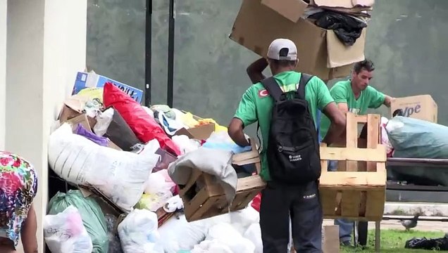 Entre el barro buscan a desaparecidos por deslave en Brasil