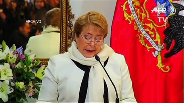 Popularidad de Bachelet baja a niveles históricos
