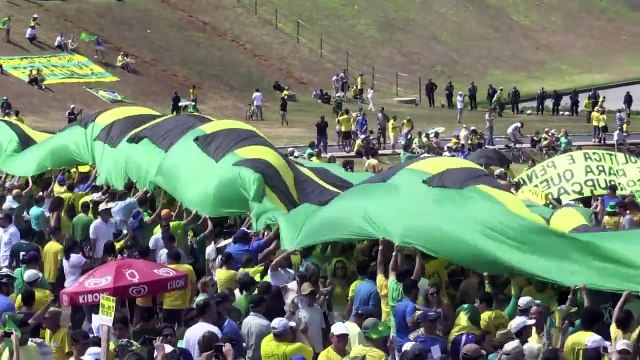 Miles de brasileños gritan “Fora Dilma”