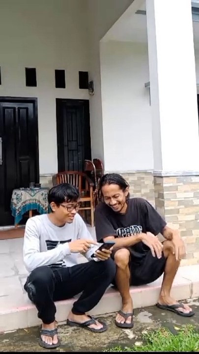 Orangnya rama sekali