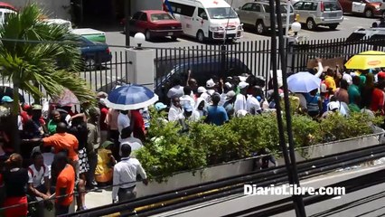 Haitianos buscan sus documentos