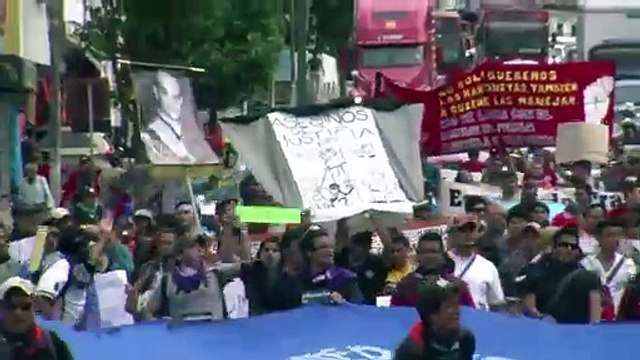 Guatemaltecos exigen renuncia de Otto Pérez