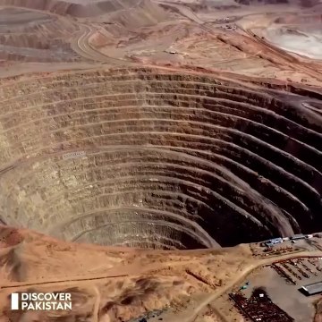 بلوچستان پھر بازی لے گیا، 1 ٹریلین ڈالر کا خزانہ پاکستان کی قسمت بدلنے کو تیار۔ نوجوان نے قیمتی خزانے کے نمونے بطور ثبوت دکھا کر دنیا کو حیران کر دیا