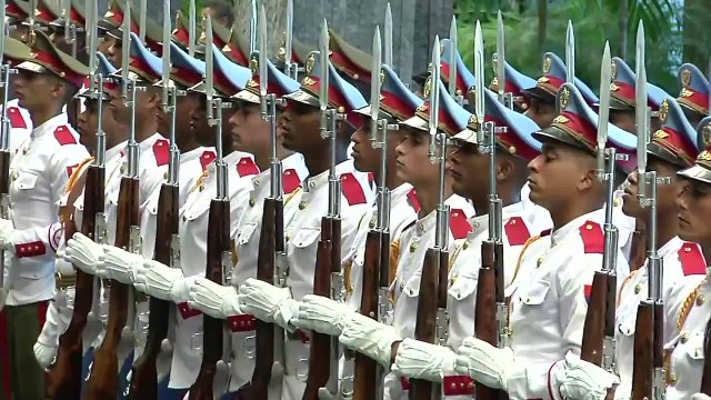 Hollande y Raúl Castro se reúnen en Cuba