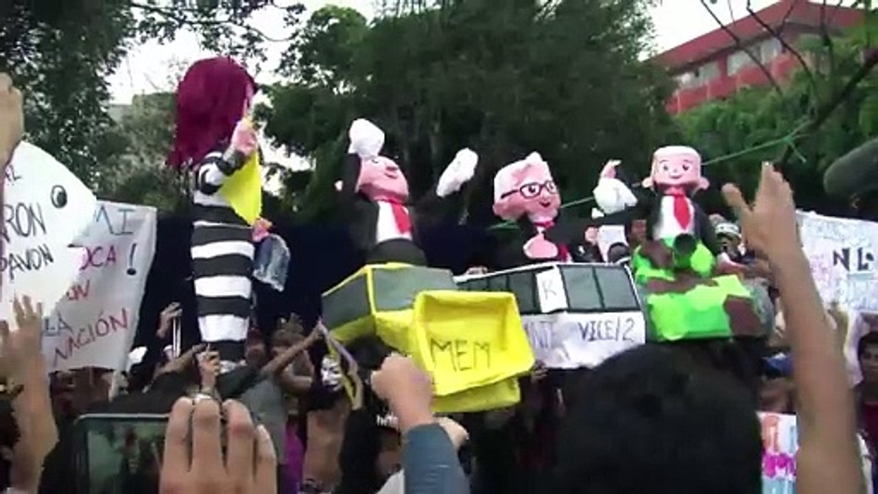 Guatemaltecos piden renuncia de pesidente