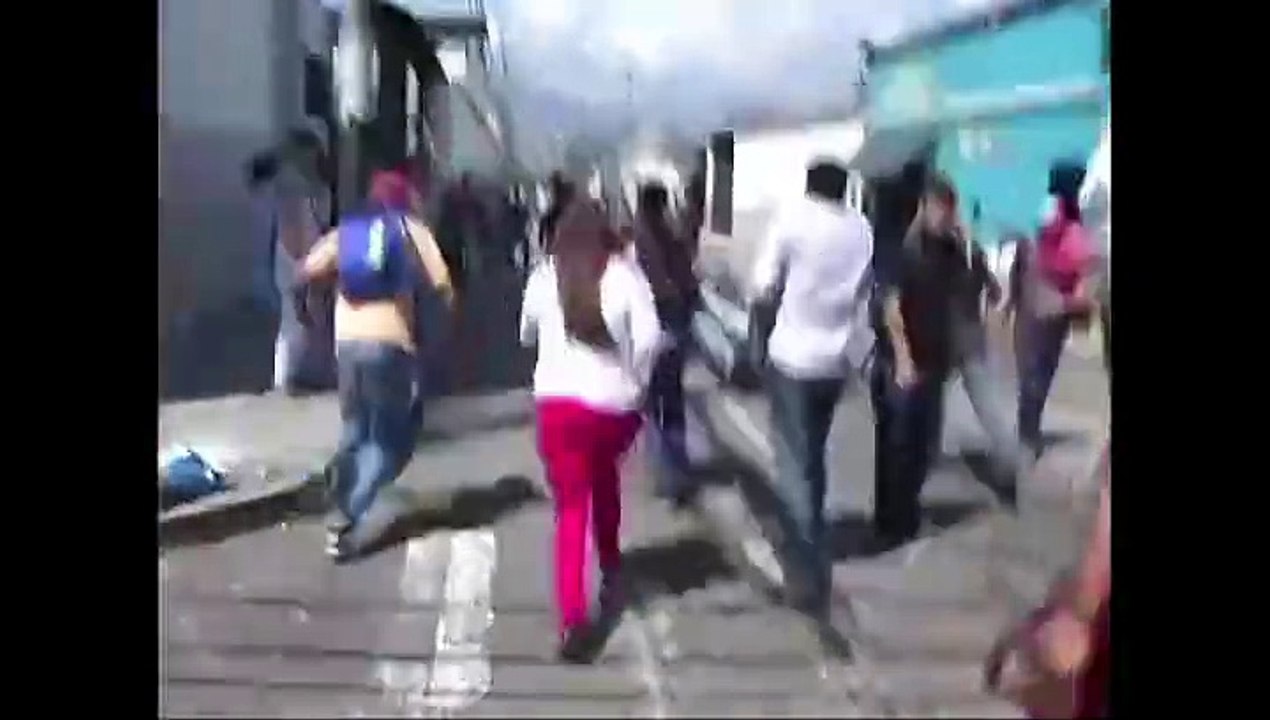 Maduro condena muerte de estudiante