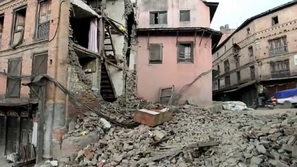 Éxodo en Katmandú tras terremoto
