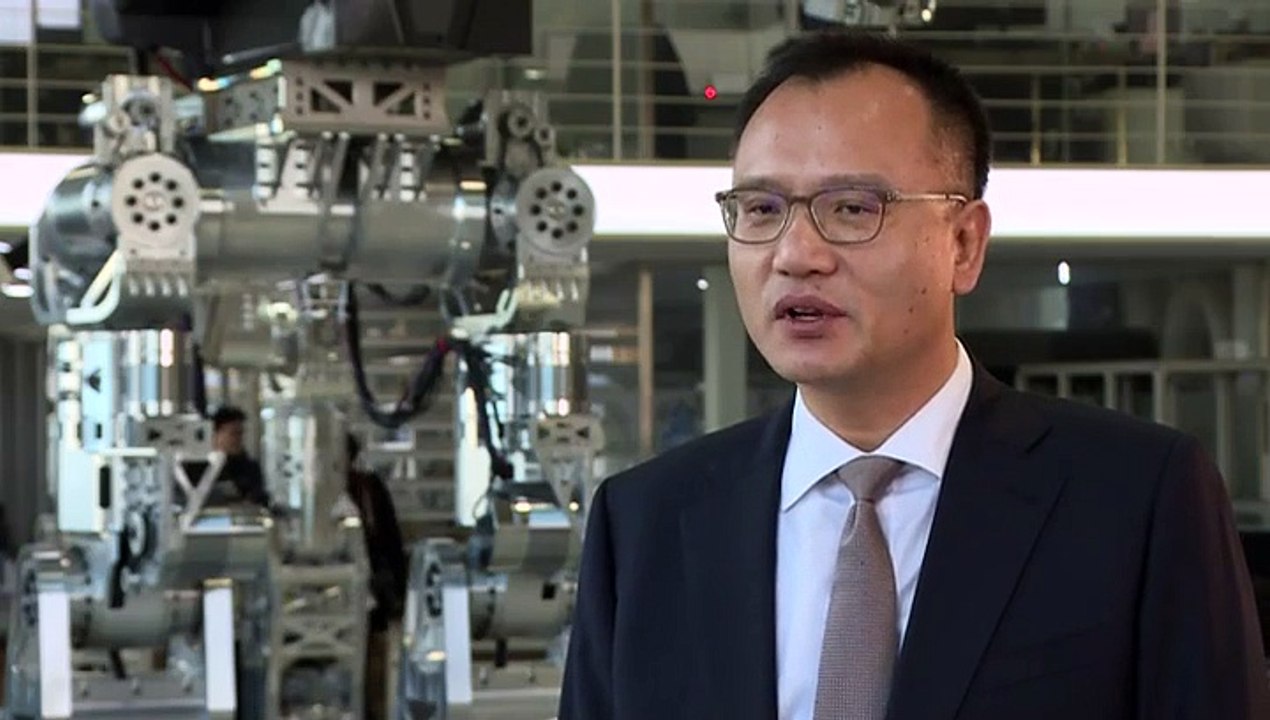 Robot surcoreano tripulado da sus primeros pasos