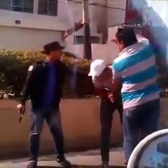 Detienen a ladrones que roban cajas en la vía pública