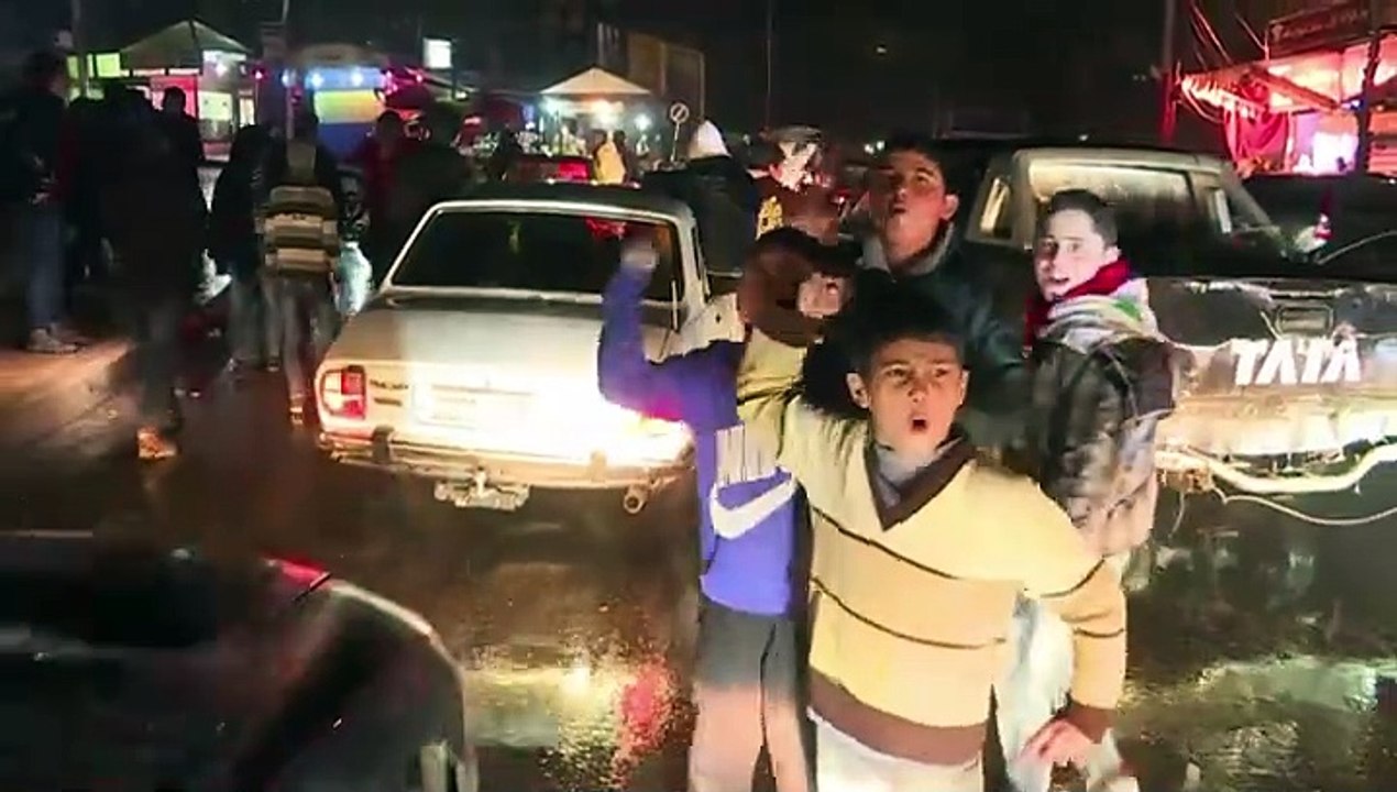 Residentes de Alepo celebran retirada de rebeldes sirios