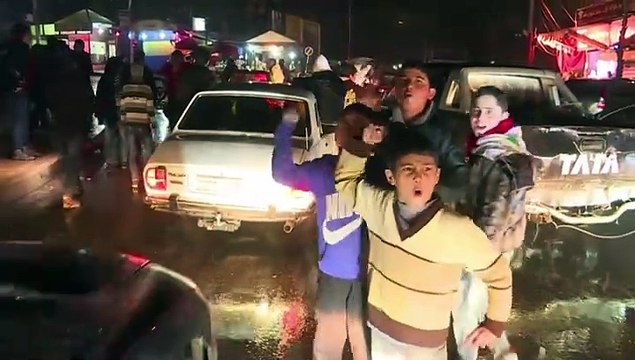 Residentes de Alepo celebran retirada de rebeldes sirios