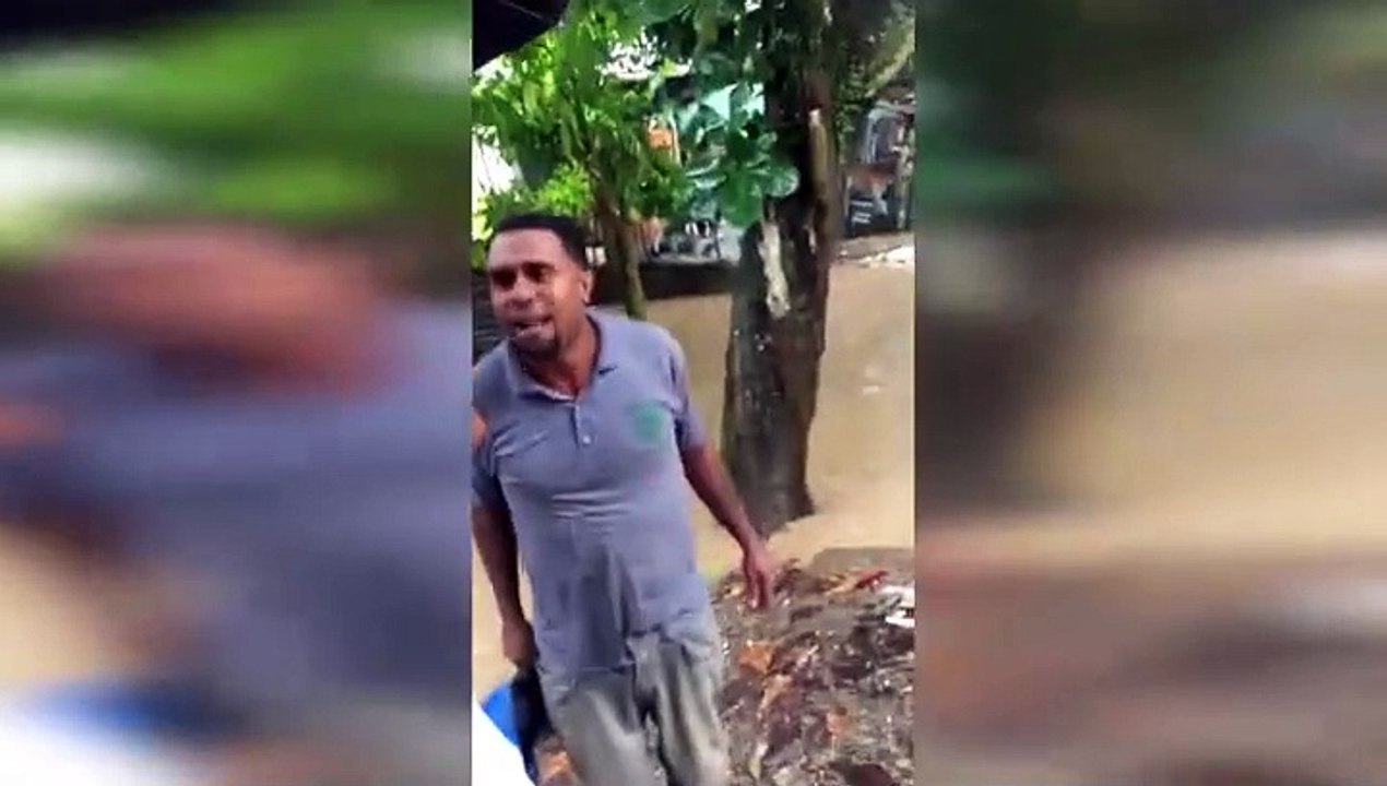 Hombre se lanza a rio