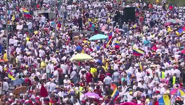 Opositores toman vías de Venezuela por suspensión de revocatorio