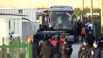Francia evacúa a 1.500 niños migrantes de la "Jungla" de Calais