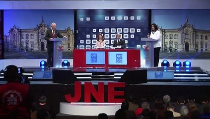 Candidatos peruanos debaten a una semana de balotaje