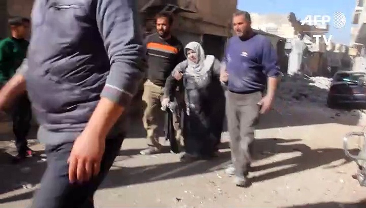 Civiles huyen de Idleb y Alepo-Este por ofensivas militares