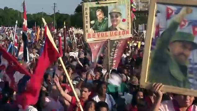 Cubanos marcharon el 1 de Mayo en apoyo a reformas de Castro
