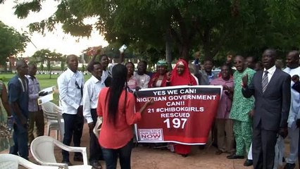 Niñas liberadas por Boko Haram se reúnen con sus familias