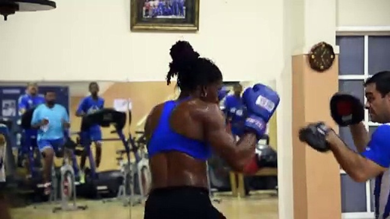 Policia boxeadora