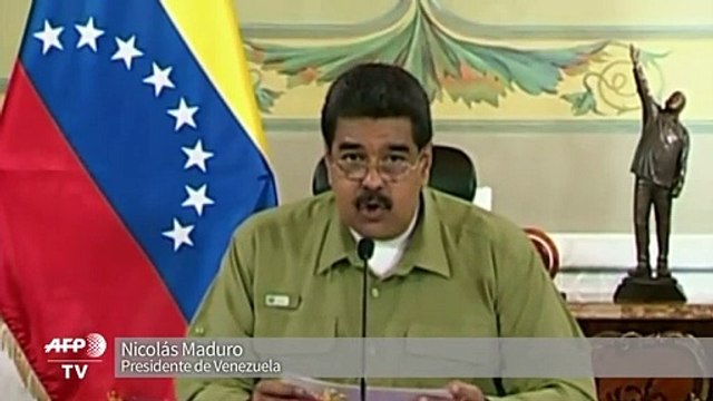 Maduro autoriza que operadoras turísticas cobren en dólares