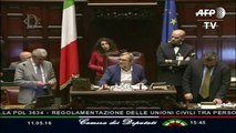 Parlamento de Italia legaliza la unión homosexual