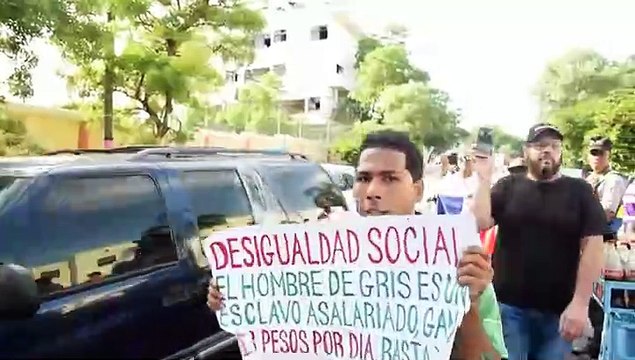 Protestan por sueldos de policias