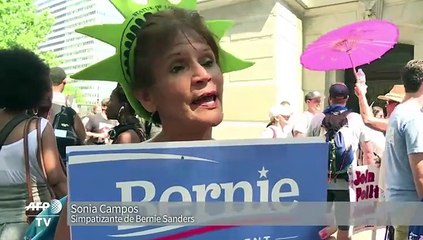 Simpatizantes de Sanders protestan en la convención demócrata