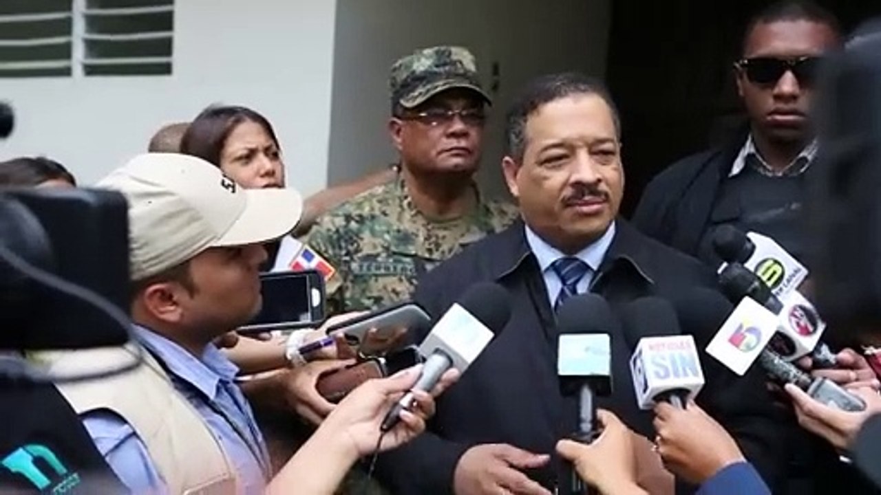 Roberto Rosario votando