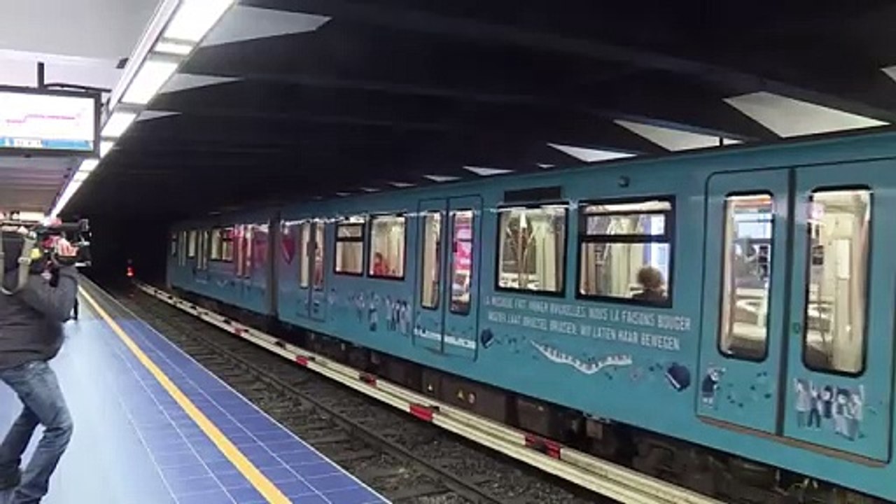 Reabre estación de metro en Bruselas un mes después de atentado