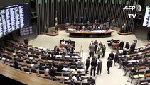 Congreso brasileño debate juicio a Rousseff, que busca frenarlo