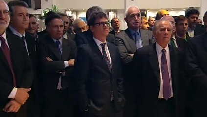 Macri celebra vuelta de Argentina a los mercados